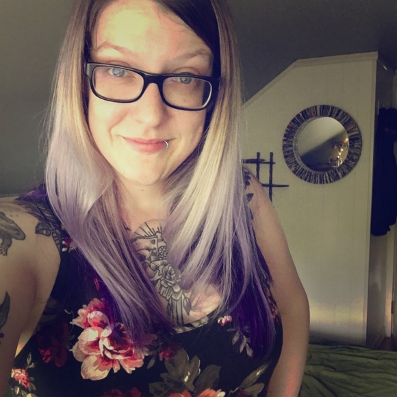 Meet your Posher, Lauren - Picture 1 of 1